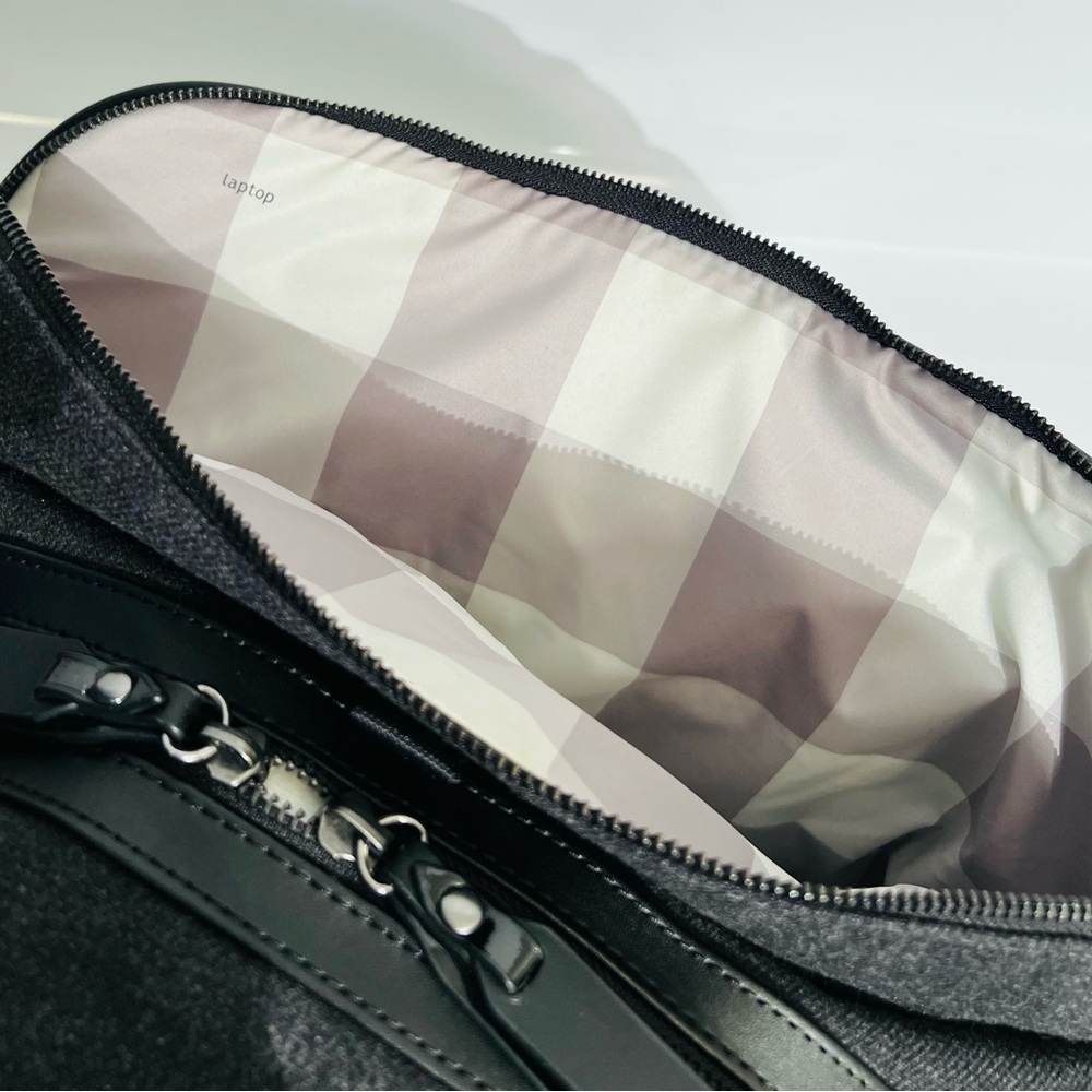 Lululemon Athletica Duffle Bag Gray/Black Large - Picture 9 of 16